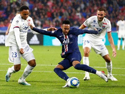 El PSG choca con el Lyon en busca de un nuevo título