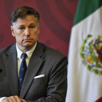 En regiones de México hay gobiernos paralelos del narco: embajador de EU