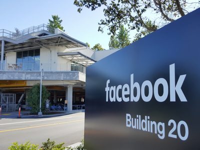 Los medios de comunicación emprenden una cruzada contra Facebook