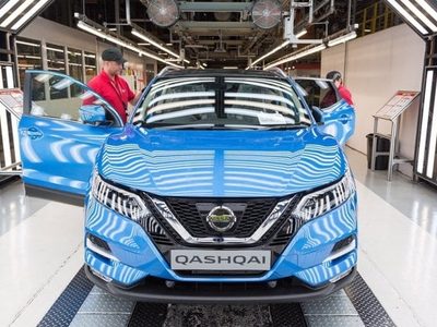Nissan fabricará versiones eléctricas de sus autos más vendidos en Reino Unido