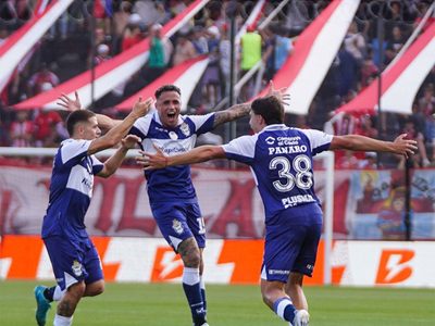¡Histórico! Gimnasia eliminó a Barracas con un gol validado por el VAR y habrá clásico