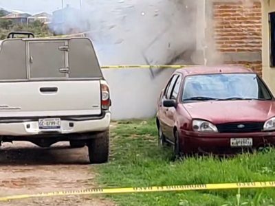 En pleno peritaje, agentes resultan heridos por una explosión que fue transmitida en vivo (Video)