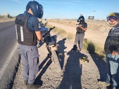 Fueron detenidos porque circulaban en una moto robada sin patente ni espejos retrovisores