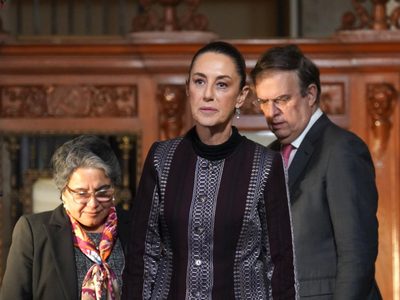 Sheinbaum se reúne con su gabinete tras imposición de aranceles de Trump