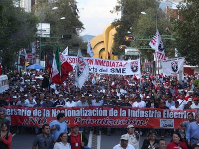 Electricistas piden a AMLO revertir la entrega de hidroeléctricas a Mota-Engil