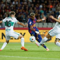 Barcelona gana 3-1 al Elche y se mantiene segundo en LaLiga