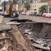 Lluvias en Baja California abren un socavón de 15 metros; hay escuelas y viviendas dañadas