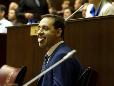 Un directivo de CALF y un diputado se chicanearon en Twitter por el manejo de fondos públicos