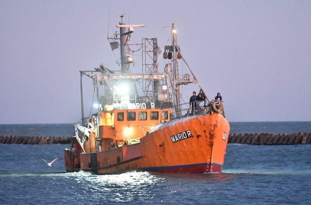 Pesca solidaria de merluza en Chubut. Fuente: (Twitter).