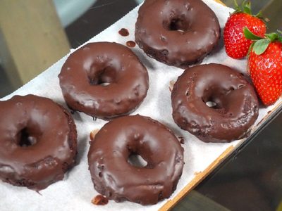 Donas de chocolate con maní versión fit: facilitas de hacer y bajas en calorías para comer sin culpa