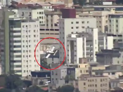 Una avioneta se estrelló contra un edificio en Brasil: dos muertos y tres heridos graves