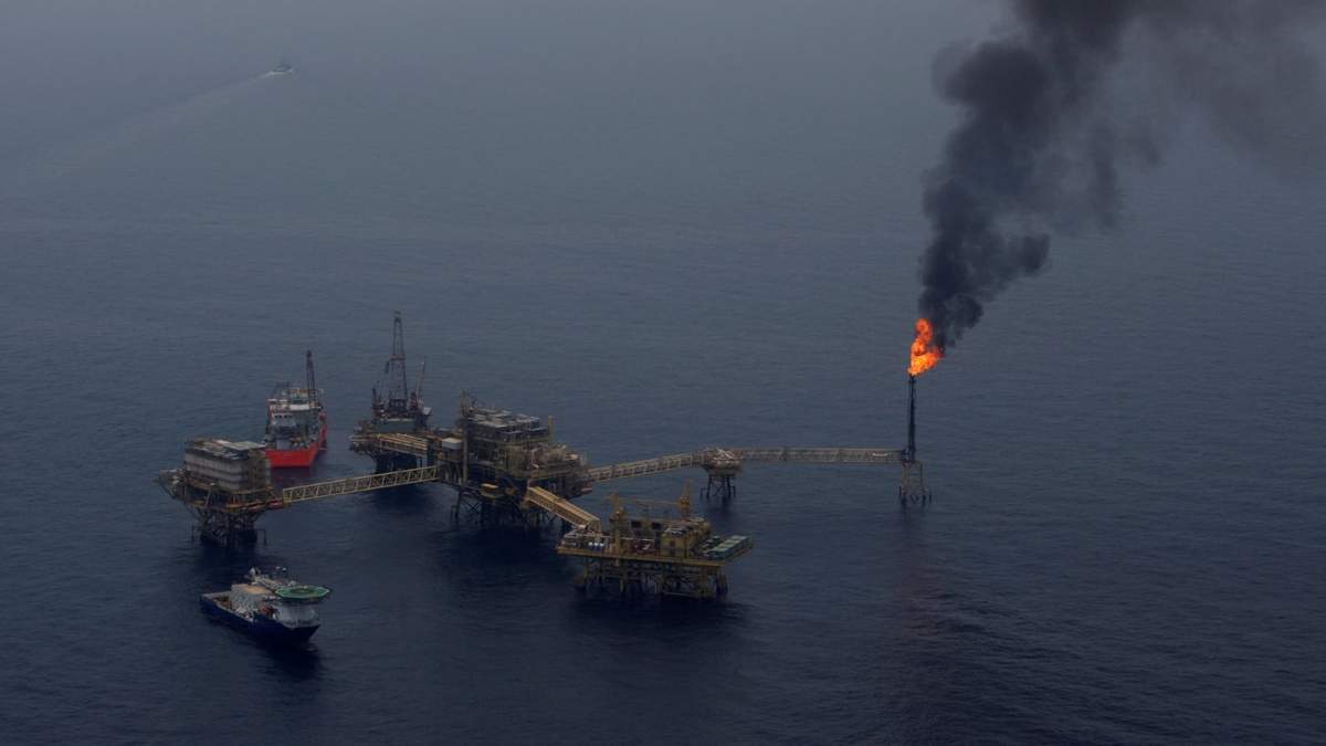 La plataforma de Pemex que sufrió el fatal incendio. Fuente: (Twitter)