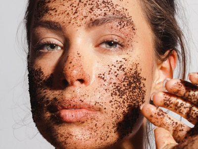 Con 2 ingredientes comunes en tu cocina: la mascarilla "milagrosa" para tener la piel hidratada y rejuvenecida