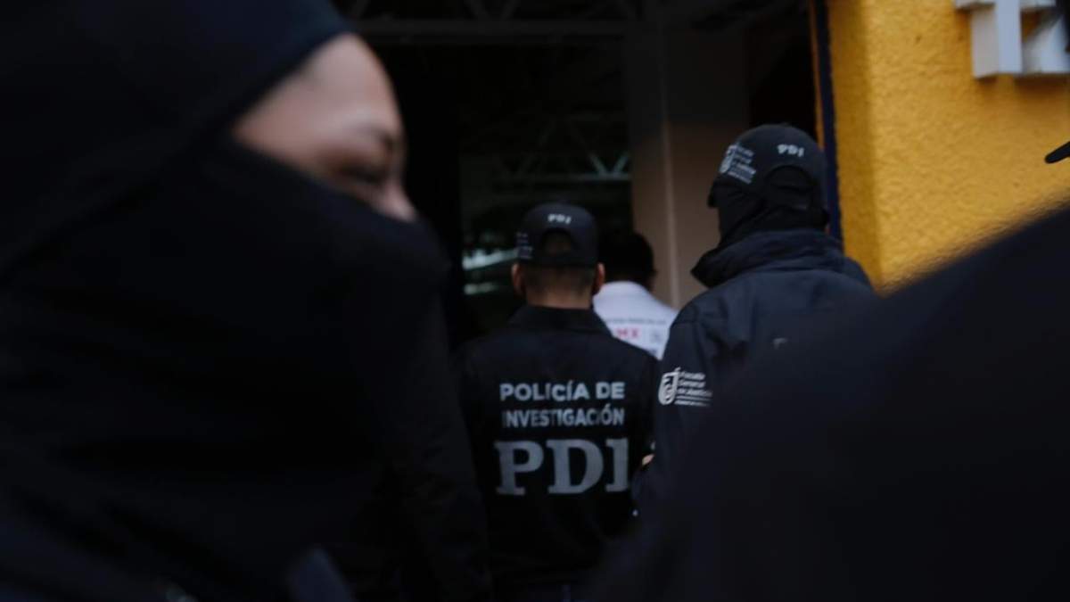 Personal de la Policía de Investigación en la diligencia