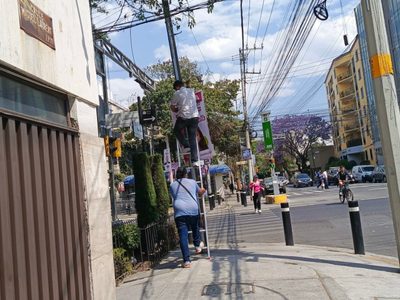 Retiro de publicidad de candidatos en la CDMX desata una “guerra” de acusaciones (Video)
