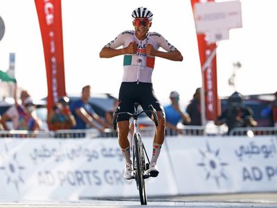 Isaac del Toro gana Tour de los Emiratos Árabes