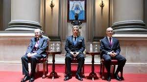 La Corte Suprema tiene tres miembros actualmente.