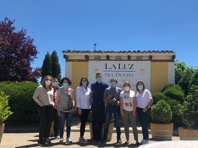 La bodega Vinos de la Luz asistirá económicamente al sector en España