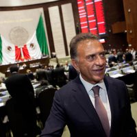 SNTE acusa ante la PGR a Yunes Linares por enriquecimiento ilícito y lavado