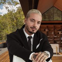 Bonsai, madera y detalles orientales: cómo es la mansión minimalista de J Balvin en Colombia