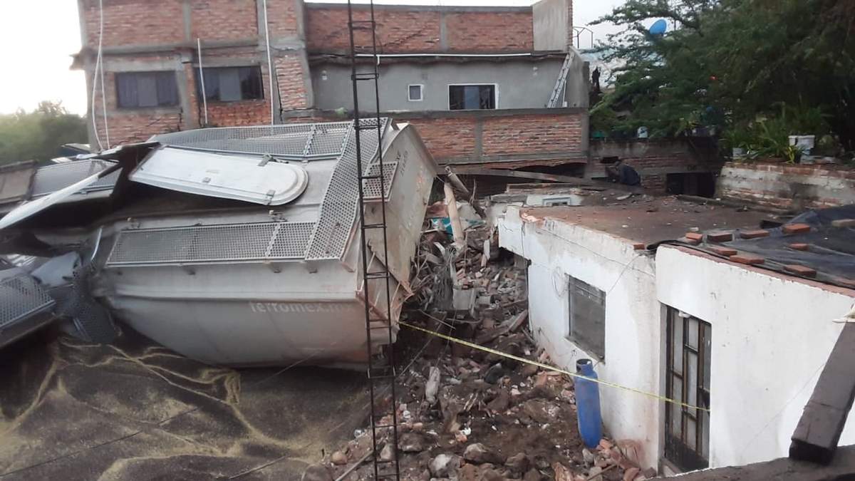 El tren dañó dos viviendas en su totalidad