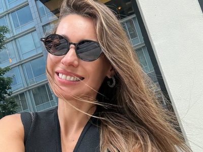Con el estampado de moda y un vestido de impacto, Pampita deslumbró en Madrid