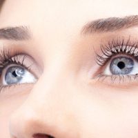 El secreto para lucir pestañas increíbles sin maquillaje: así evitás el rímel y cuidás tu mirada