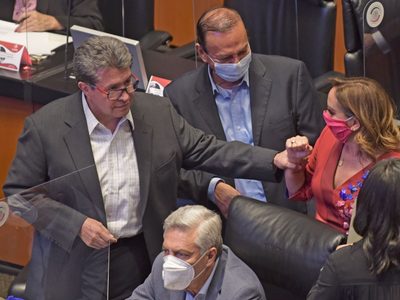 Monreal propone cárcel para quien venda medicamentos o vacunas sin autorización sanitaria