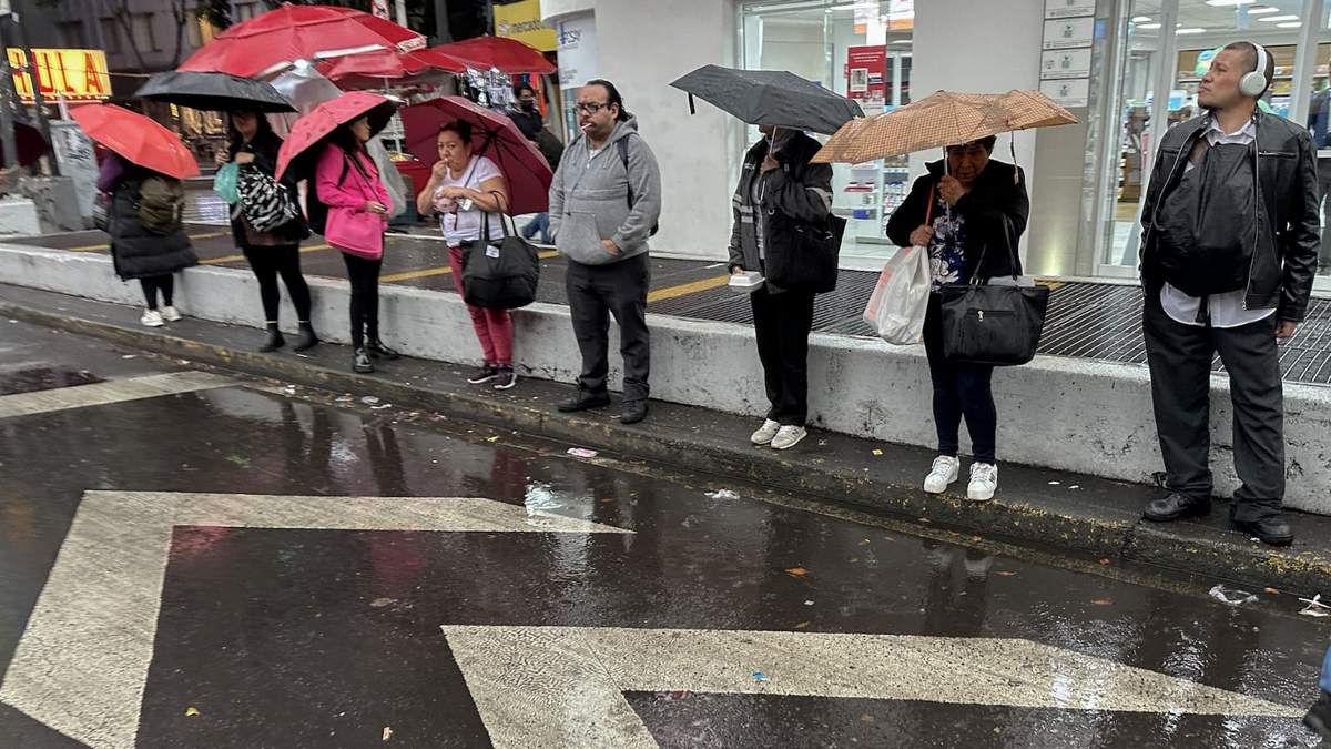 Probabilidad de chubascos y lluvias puntuales fuertes en la Ciudad de México para este martes