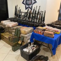 En Tamaulipas detienen a uniformados al servicio del narco, aseguran armamento, cartuchos y droga