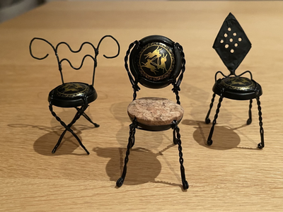 No tires las tapas de los frascos de vidrio, mirá cómo transformarlas en estas sillitas vintage para decorar tu casa