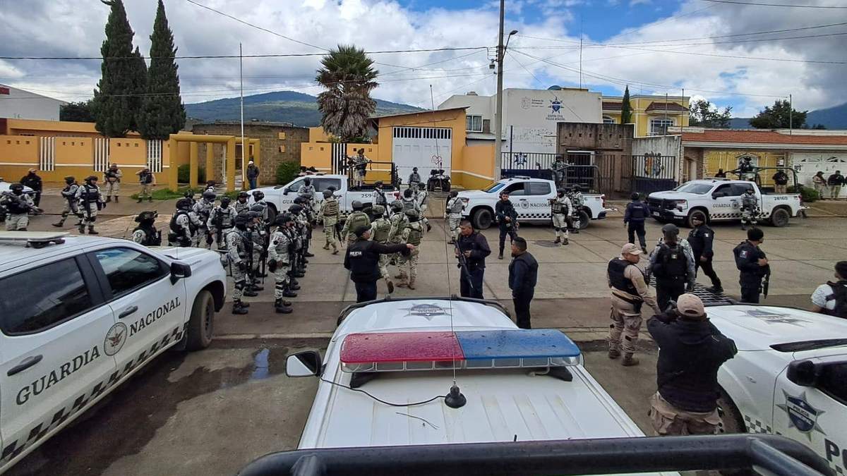 Elementos policiacos y castrenses llegan a Cherán tras ataque armado de un grupo criminal contra comuneros del poblado, que tuvo como resultado un muerto y un herido