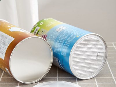 Con latas de leche en polvo vacías y dos retazos de madera, hacé esta divina lámpara para tu escritorio