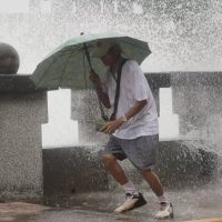 El tifón Krathon arrasa en Taiwán y ya se registraron dos muertes y cientos de heridos