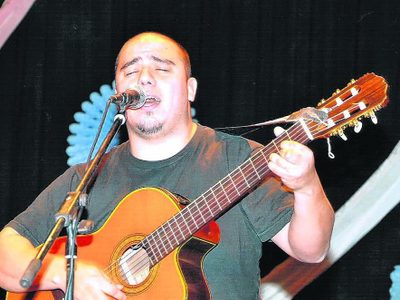 Guillermo Quiroz: músico y cantor de Zapala con proyección nacional