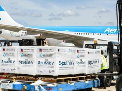 Sputnik V: a qué hora llega el vuelo de Aerolíneas Argentinas a Ezeiza
