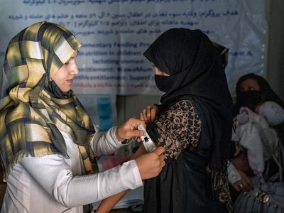 UE condena la decisión del Talibán de suspender la educación médica para mujeres