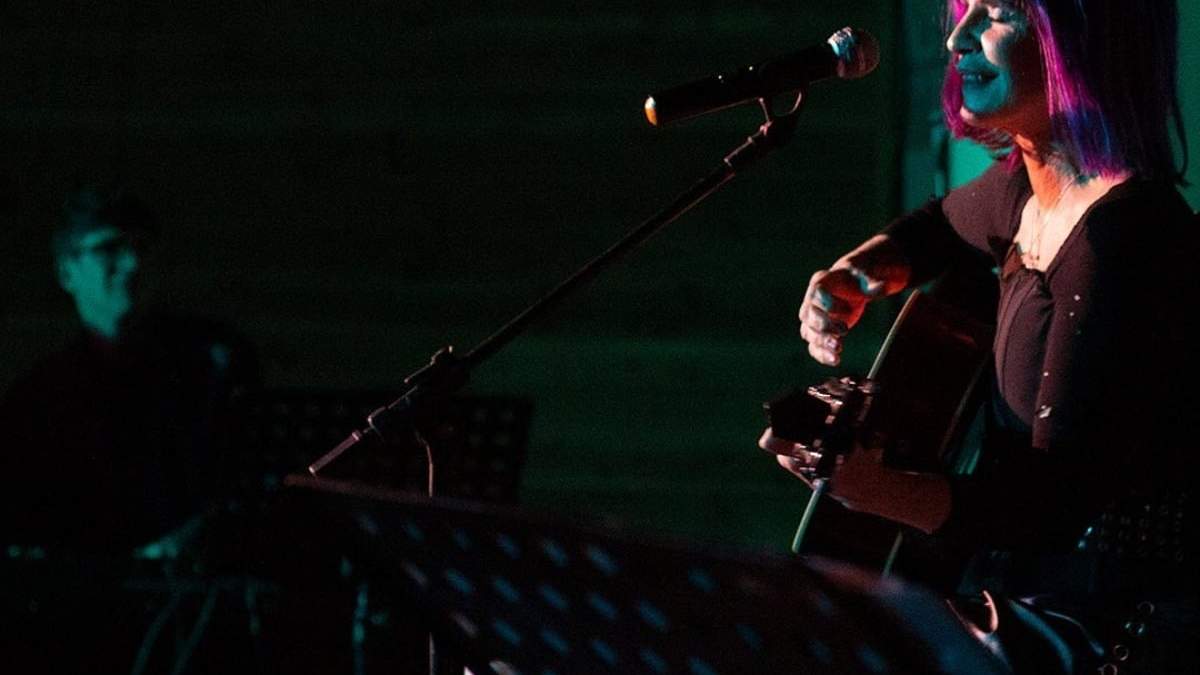Fabiana Cantilo interpretó sus grandes éxitos en Neuquén y Río Negro. Fuente: (Instagram)