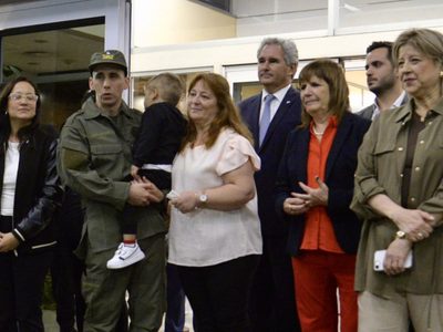 Emotivo reencuentro de Nahuel Gallo con su hijo en Argentina