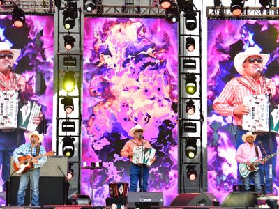 Intocable deleita a 35 mil fans en el Monumento a la Revolución