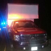 Policías de Veracruz interceptan camioneta con migrantes; en enfrentamiento uno muere a balazos