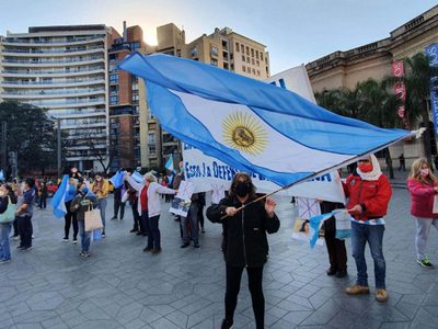 Líderes oficialistas tildaron de "irresponsable" el banderazo convocado por la oposición
