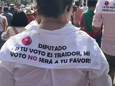 Con consignas contra AMLO y a favor del INE, marchan también en Cuernavaca