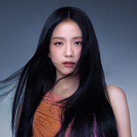 Una gran combinación: el maquillaje coquette de Jisoo, de Blackpink, que dará un toque delicado a tu look