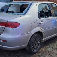 Violencia y destrozos en Cinco Saltos y Centenario: dos hechos dejan un herido y daños en un vehículo