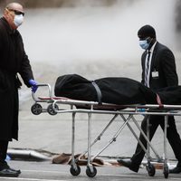 Estados Unidos, el primer país con más de 2 mil muertos por covid-19 en un día