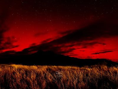 Dos fotógrafos pudieron capturar el fenómeno de la tormenta solar en dos lugares distintos de Neuquén