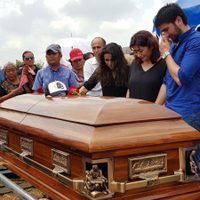 Entre reclamos de justicia, sepultan al periodista Juan Carlos Huerta