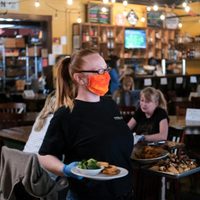 Así podrán funcionar ahora los bares y restaurantes de Neuquén Capital