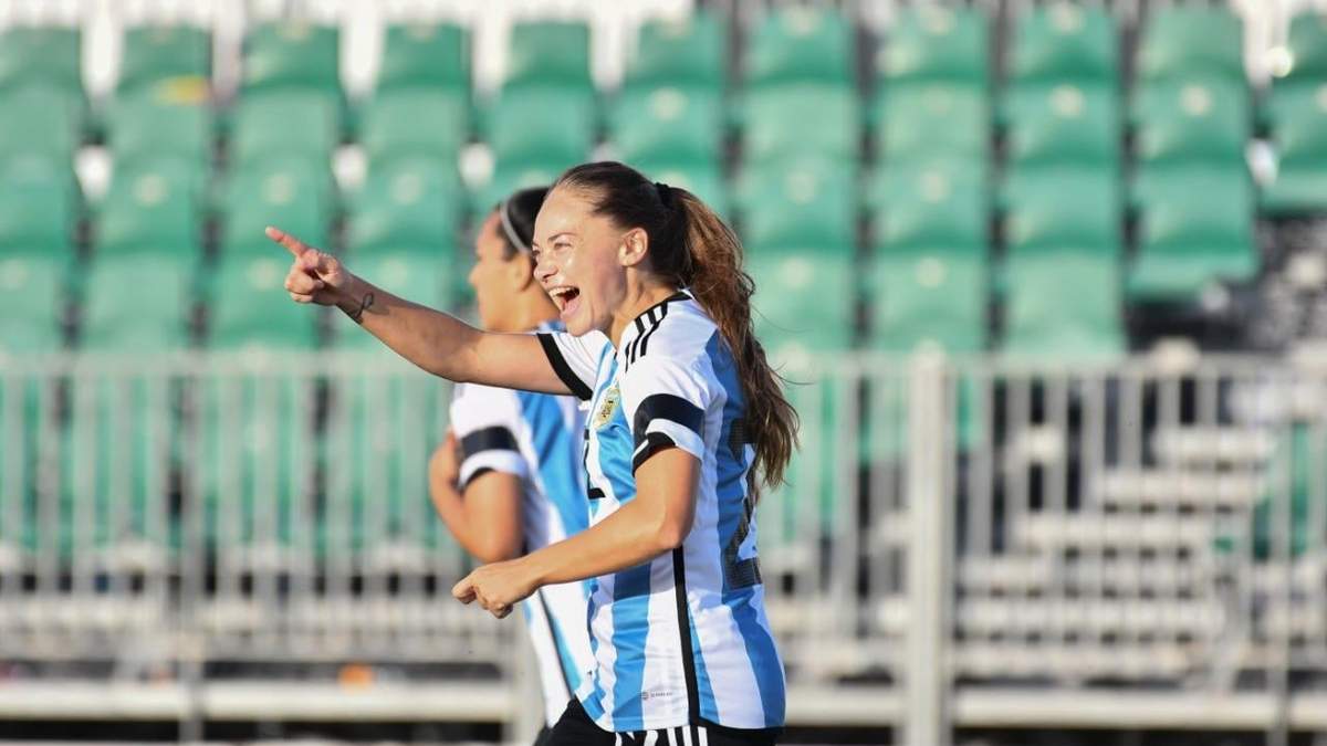 Estefanía Banini, uno de los pilares de la Selección femenina para el mundial 2023. Fuente: (Infobae)